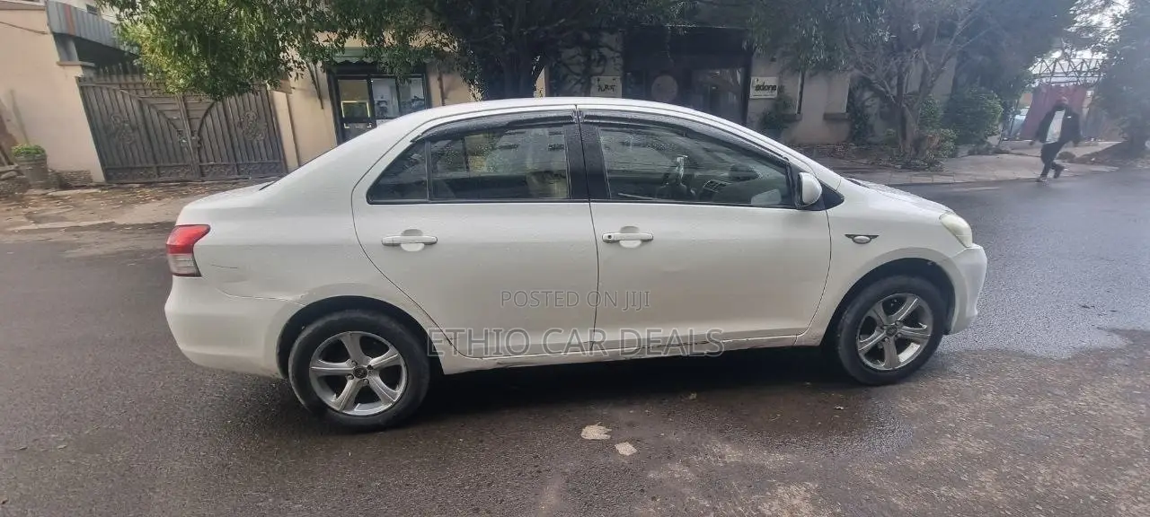 Toyota Yaris 2011 White