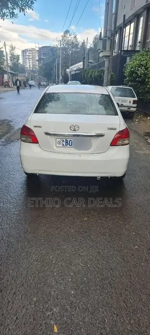 Toyota Yaris 2011 White