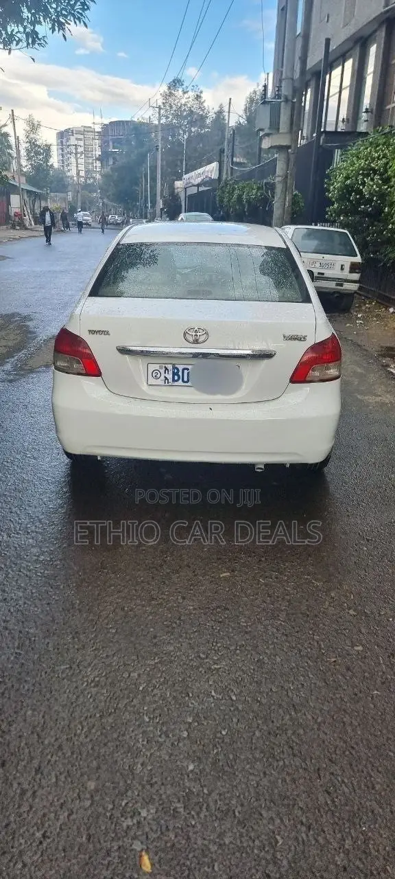 Toyota Yaris 2011 White