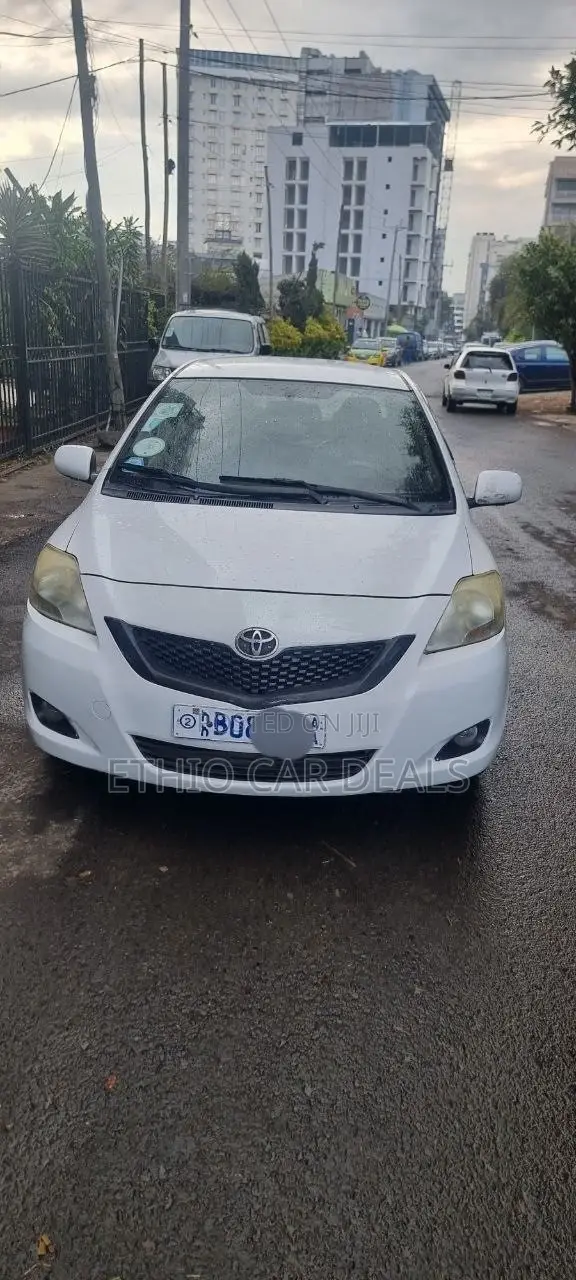 Toyota Yaris 2011 White