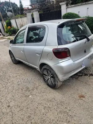 Toyota Vitz 2001 Silver