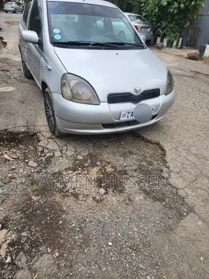 Toyota Vitz 2001 Silver