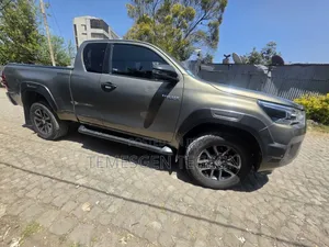 Toyota Hilux 2021 Gray
