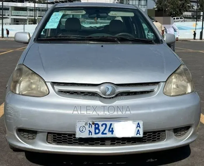 Toyota Platz 2005 Silver