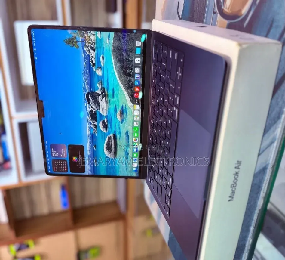 New Laptop Apple MacBook Air 2025 M4 16GB Apple M4 SSD 256GB