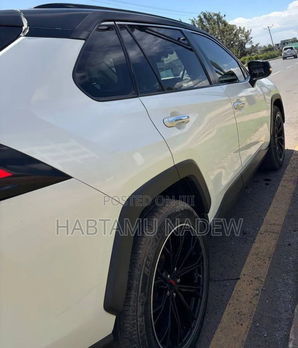 Toyota RAV4 2020 White