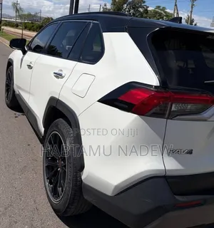 Toyota RAV4 2020 White