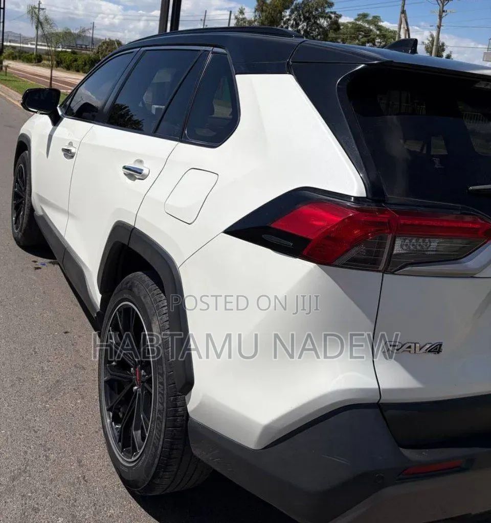 Toyota RAV4 2020 White