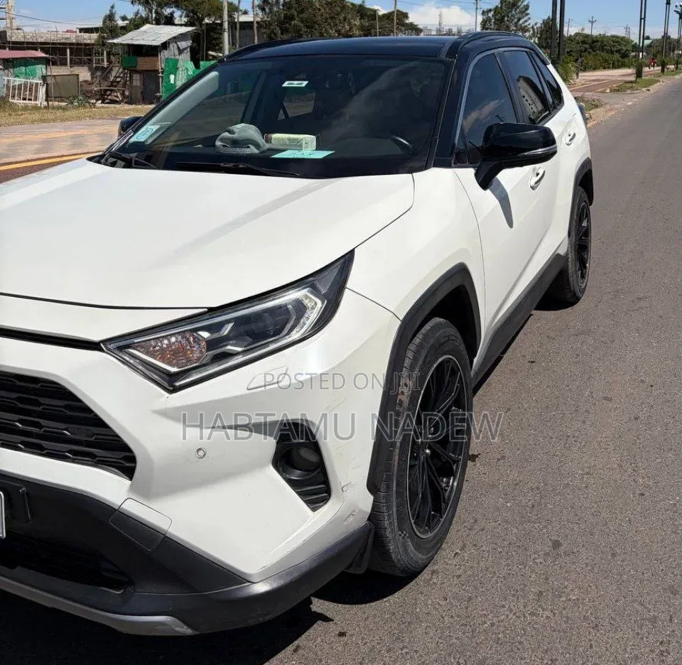 Toyota RAV4 2020 White