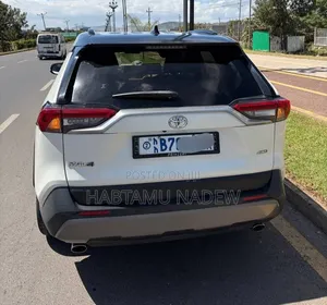Toyota RAV4 2020 White