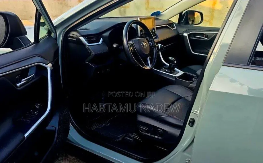 Toyota RAV4 2022 Green