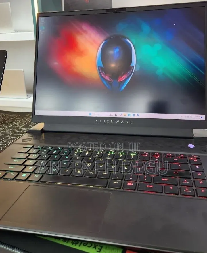 New Laptop Alienware M16 R1 16GB AMD Ryzen 9 SSD 1T