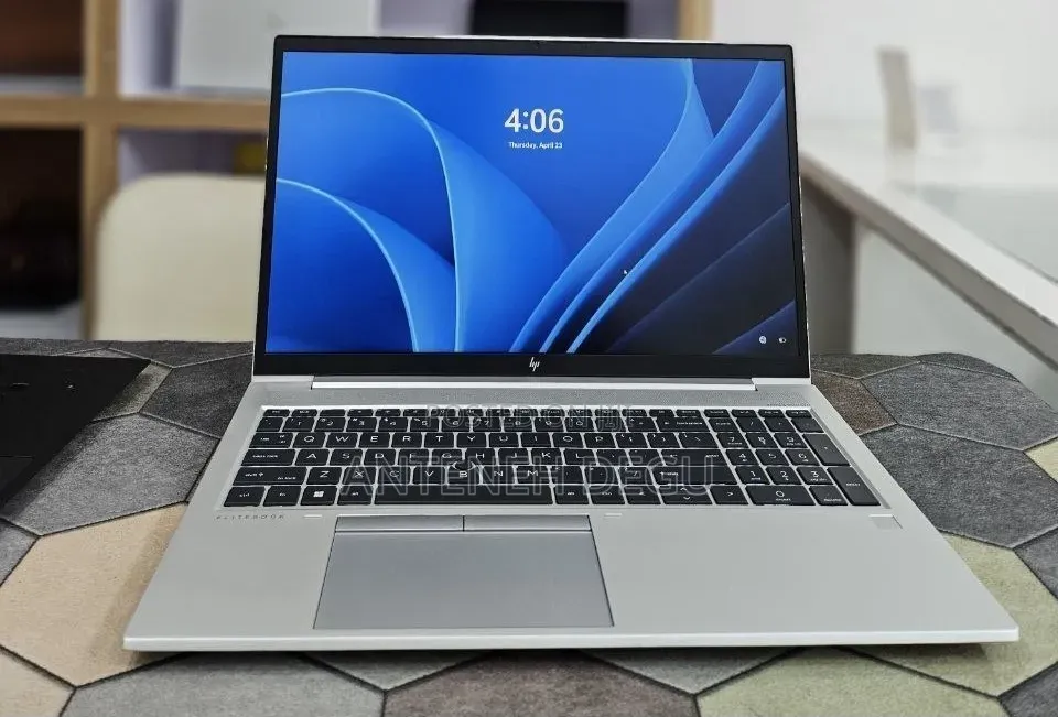 New Laptop HP ZBook Firefly G8 16GB Intel Core i7 SSD 512GB