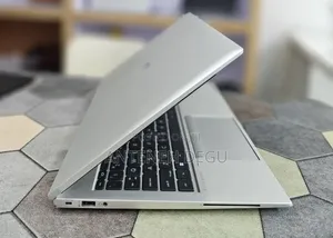 New Laptop HP ZBook Firefly G8 16GB Intel Core i7 SSD 512GB