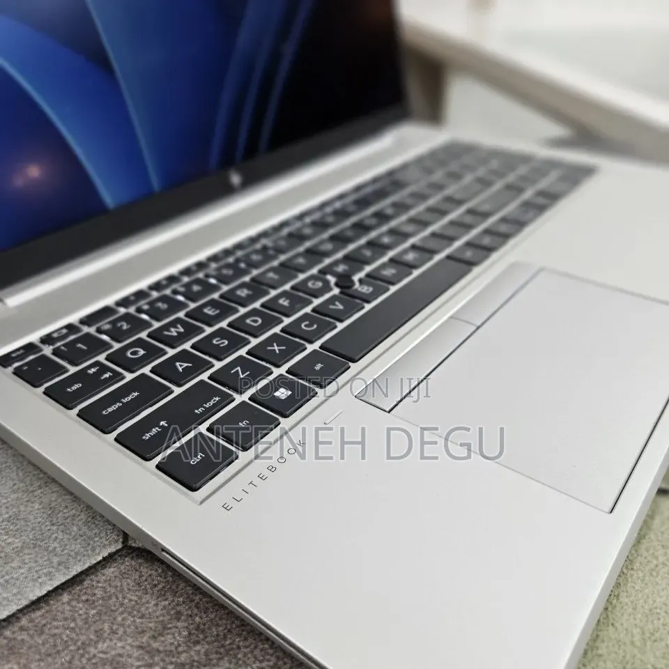 New Laptop HP ZBook Firefly G8 16GB Intel Core i7 SSD 512GB