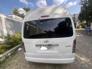 Toyota HiAce 2019 White