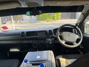 Toyota HiAce 2019 White