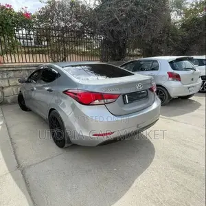 Hyundai Elantra 2014 Silver