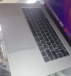 New Laptop Apple MacBook Pro 2016 16GB Intel Core i7 SSD 256GB