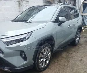 Toyota RAV4 2022 White
