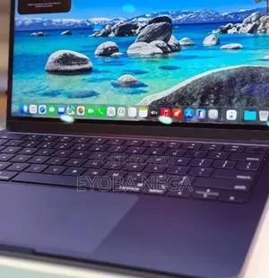 New Laptop Apple MacBook Air 2025 M4 16GB Apple M5 SSD 256GB