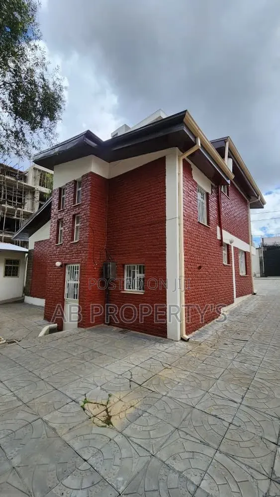 3bdrm Villa in Old Airport ብ/ገብርኤል, Nifas Silk-Lafto for rent