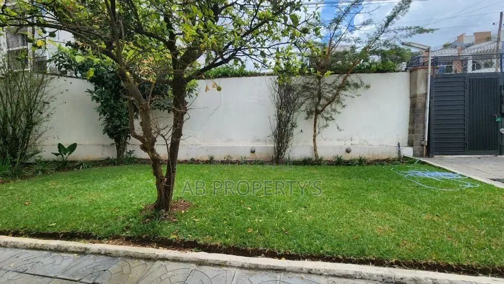 3bdrm Villa in Old Airport ብ/ገብርኤል, Nifas Silk-Lafto for rent