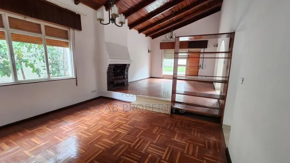 3bdrm Villa in Old Airport ብ/ገብርኤል, Nifas Silk-Lafto for rent