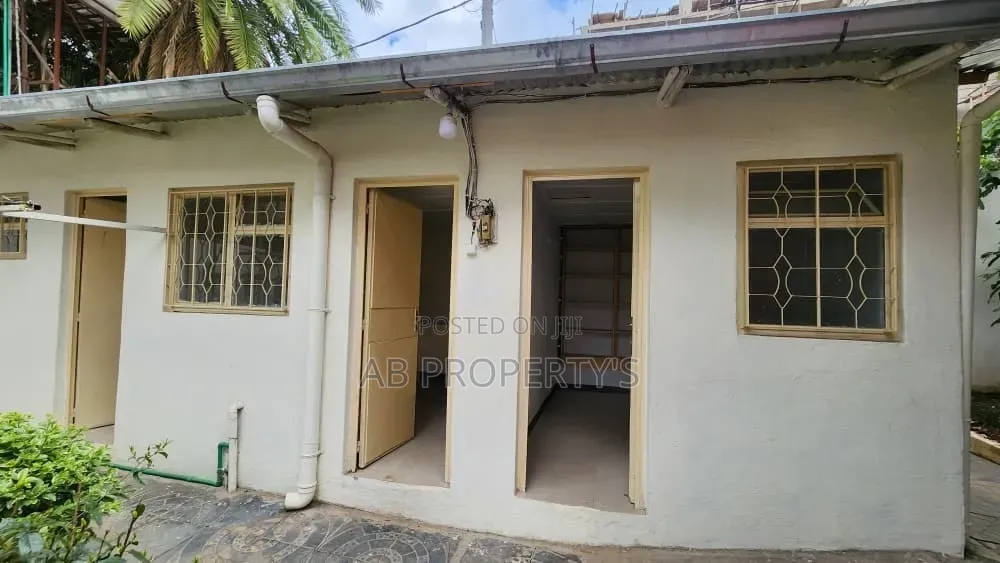 3bdrm Villa in Old Airport ብ/ገብርኤል, Nifas Silk-Lafto for rent