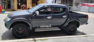 Mitsubishi L200 2011 Gray