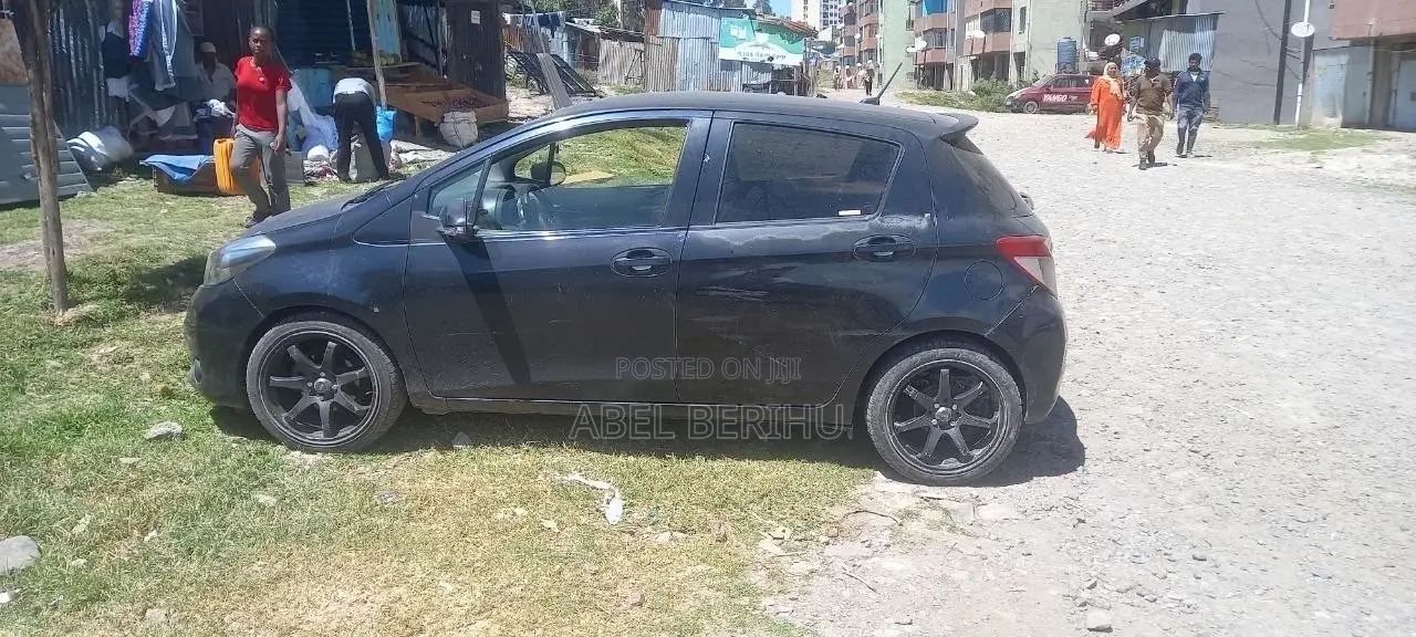 Toyota Yaris 2012 Black