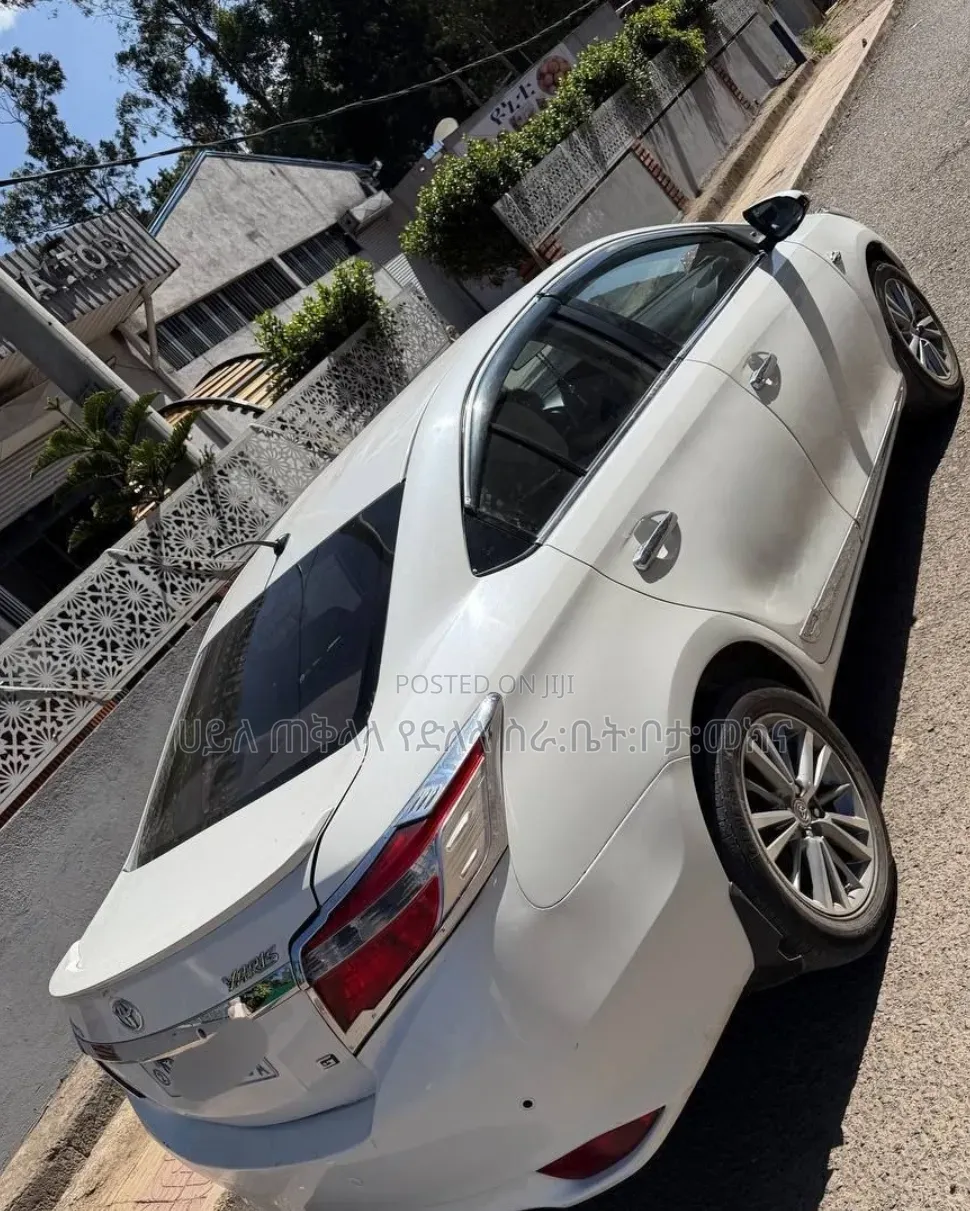 Toyota Yaris 2014 White