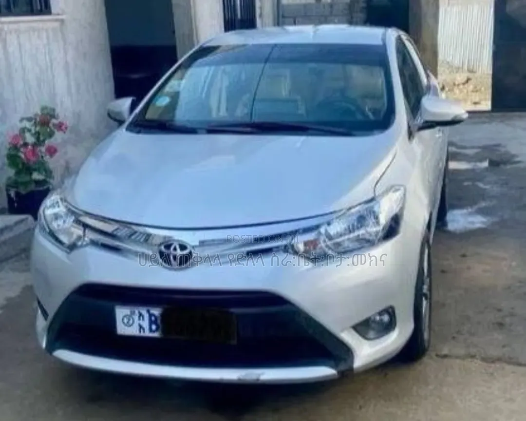 Toyota Yaris 2016 Purple