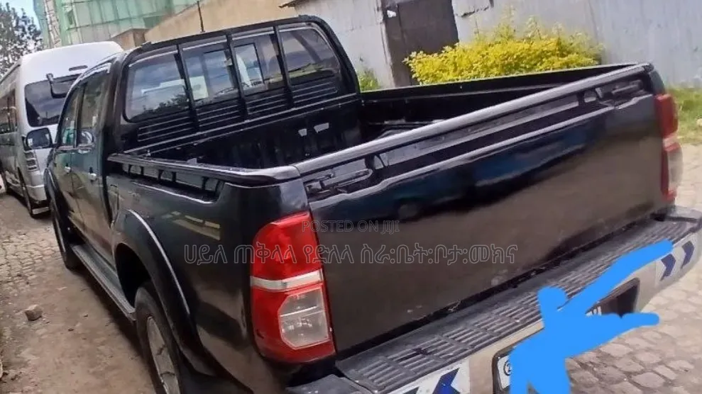Toyota Hilux 2012 Black
