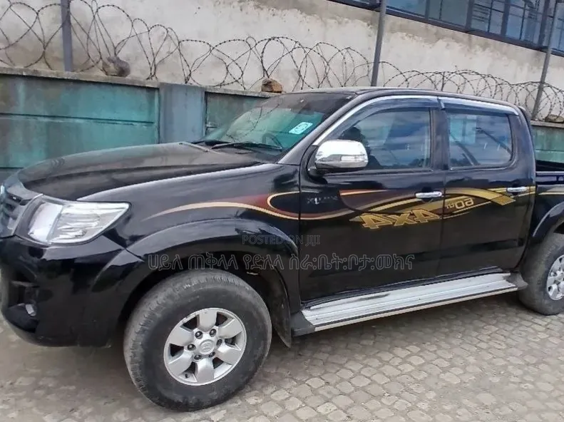 Toyota Hilux 2012 Black