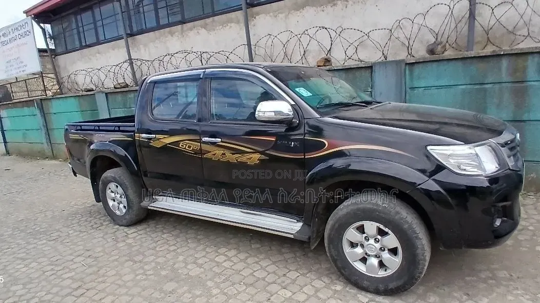 Toyota Hilux 2012 Black