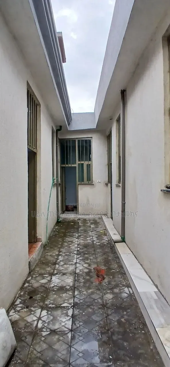 Furnished 4bdrm Villa in ሰንዳፋ ከተማ, Oromia-Finfinne for sale