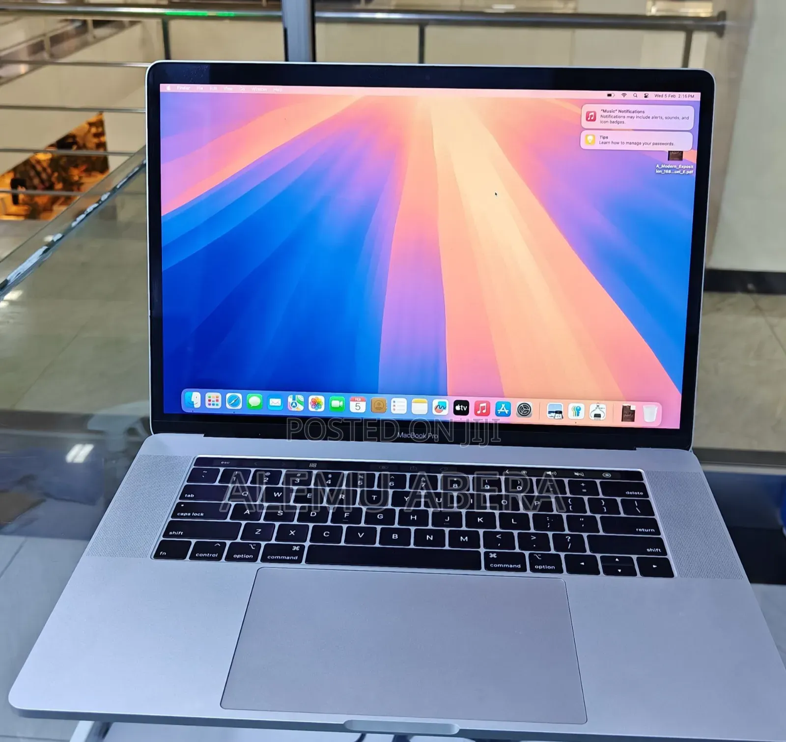 New Laptop Apple MacBook Pro 2019 16GB Intel Core i9 SSD 512GB