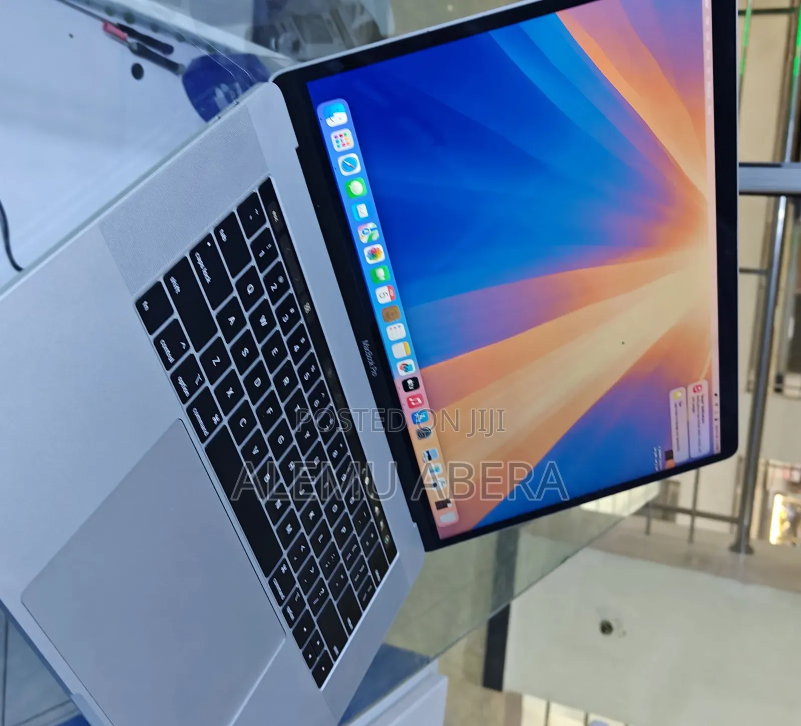 New Laptop Apple MacBook Pro 2019 16GB Intel Core i9 SSD 512GB