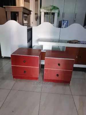 አልጋ/Bed ከኮሞዲኖ ጋር