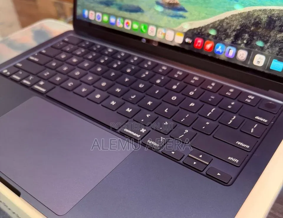New Laptop Apple MacBook Air 2025 M4 16GB Apple M4 SSD 256GB