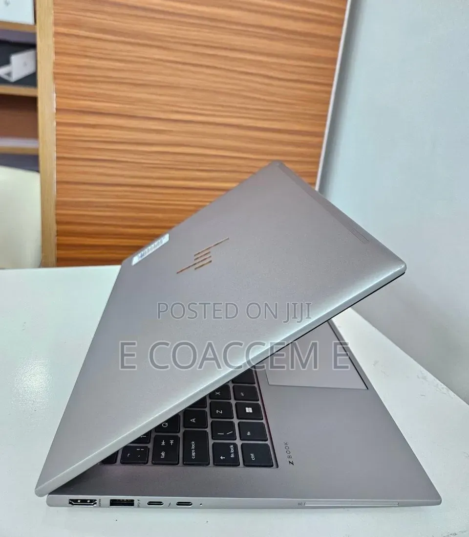 New Laptop HP ZBook Firefly 16 G10 16GB Intel Core i7 SSD 512GB