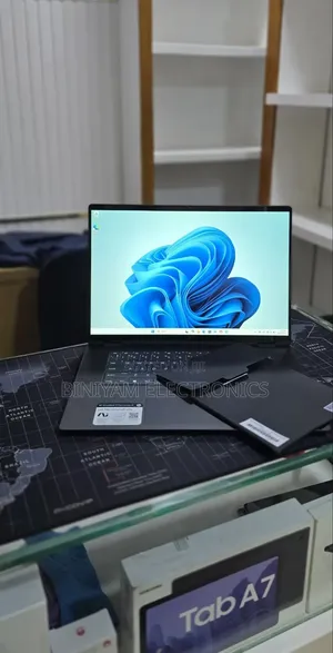 New Laptop HP OmniBook Ultra Flip 16" 16GB Intel Core Ultra 7 SSD 1T
