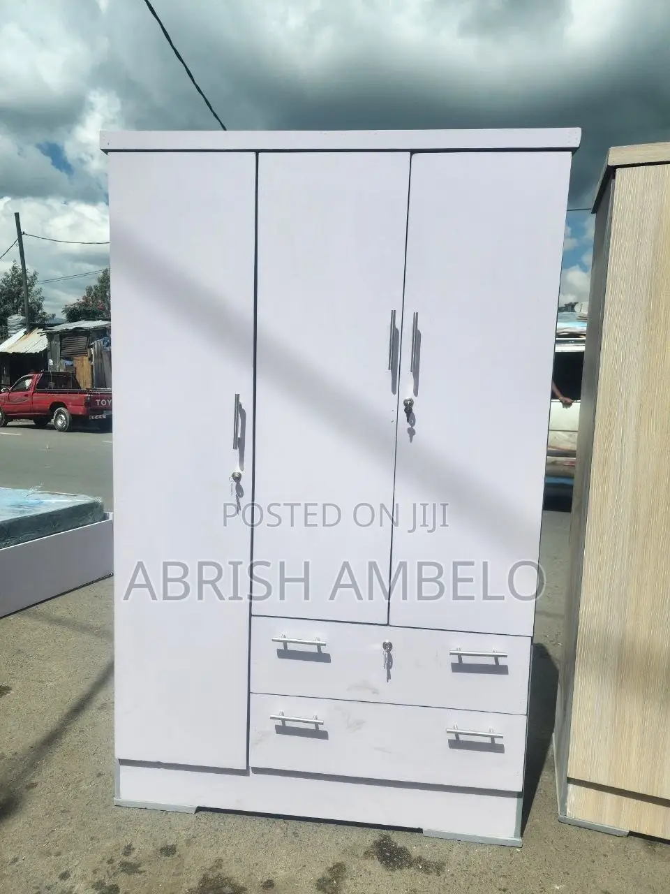Adis Laminate Closet VVVVV