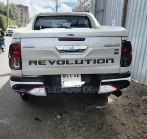 Toyota Hilux Revo Double Cab Deisel 2.4 RWD 2017 White