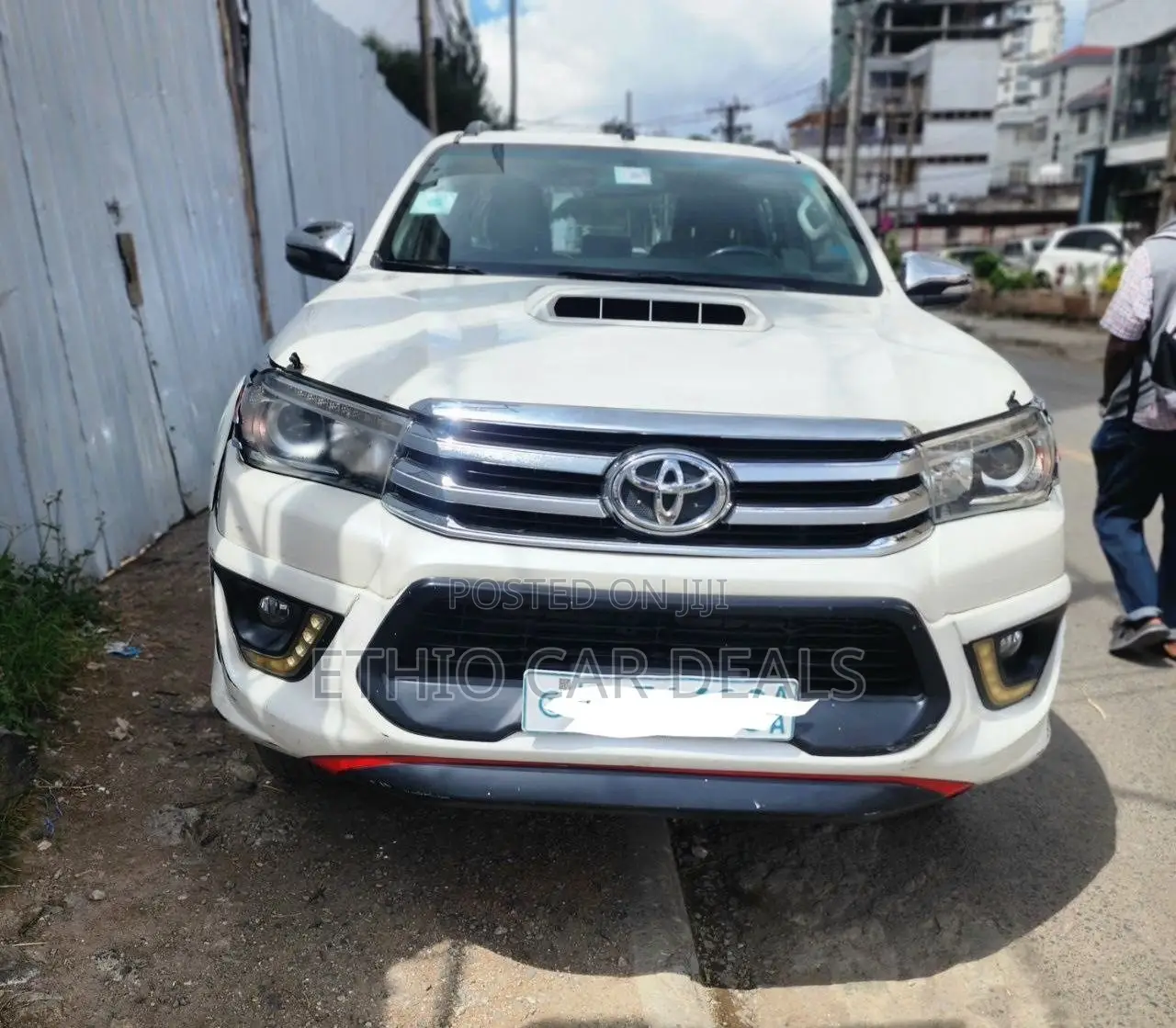 Toyota Hilux Revo Double Cab Deisel 2.4 RWD 2017 White