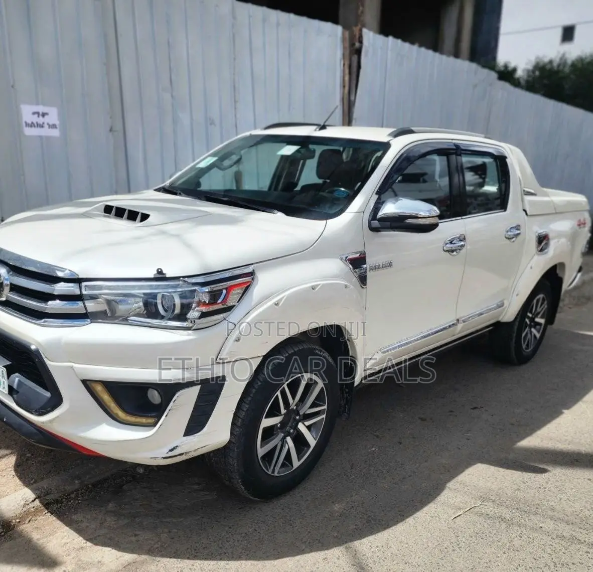 Toyota Hilux Revo Double Cab Deisel 2.4 RWD 2017 White