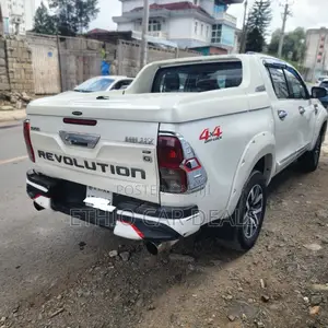 Toyota Hilux Revo Double Cab Deisel 2.4 RWD 2017 White