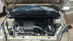 Toyota Vitz 2004 Silver