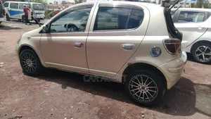 Toyota Vitz 2004 Silver
